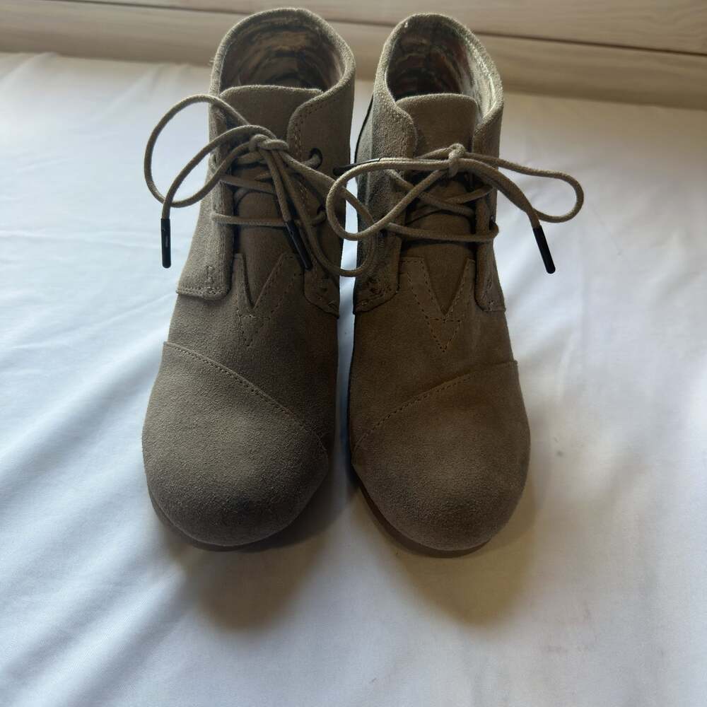 Toms Desert Wedge Taupe Suede Lace Up Ankle Boots